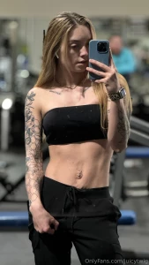 Late gym day but i been working my ass off on this body for you