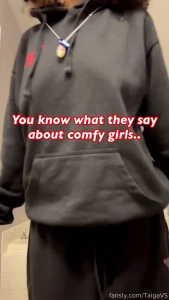 Comfy girls are so hot if you know a girl who wears a bunch of baggy
