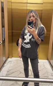 Last few days to get your votes in everyone who is voting daily will