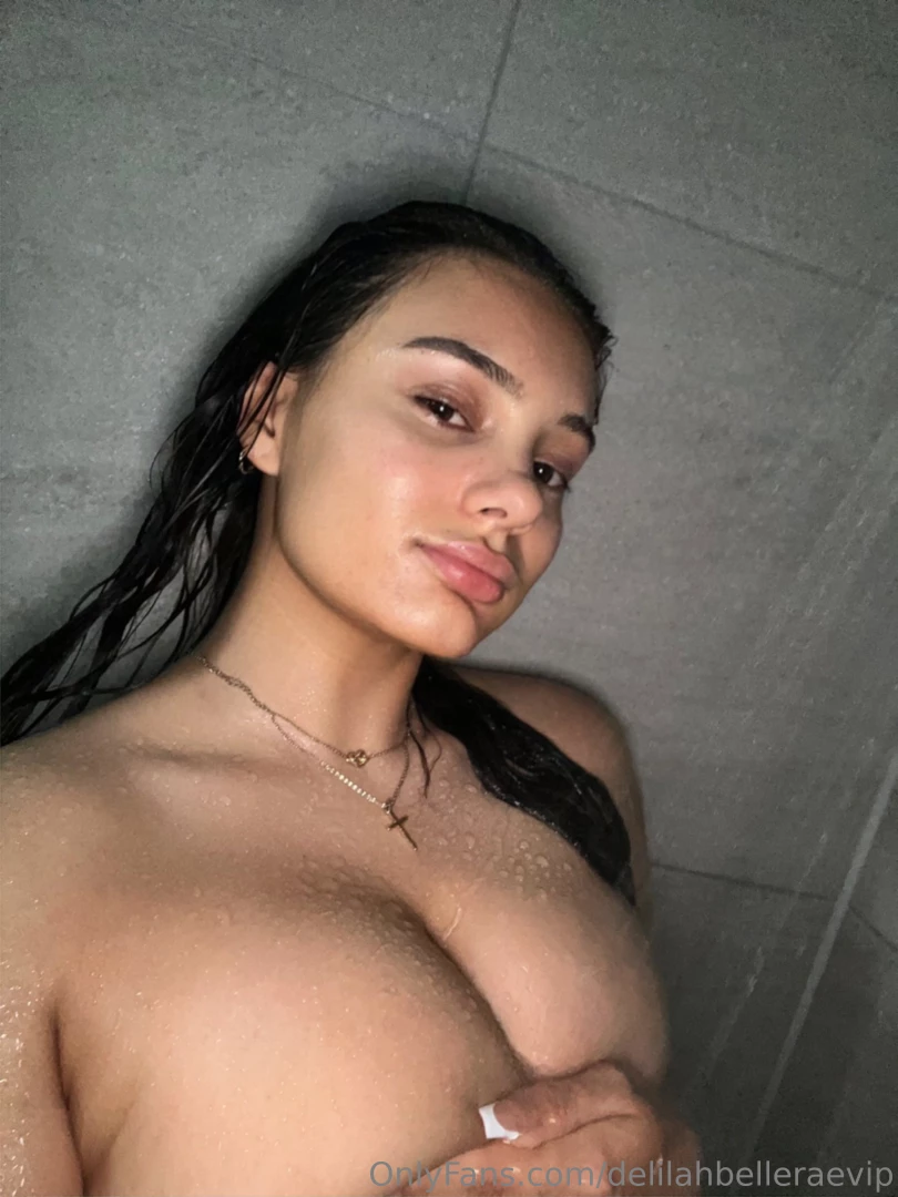 Shower selfies win right 