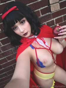 Swipe to get snow whites tits out