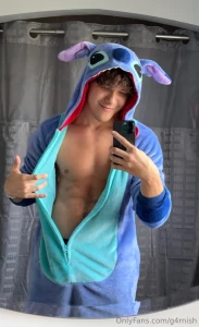 Wanna chill and watch lilo and stitch w me