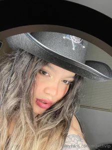 I m looking for a hot cowboy are you one