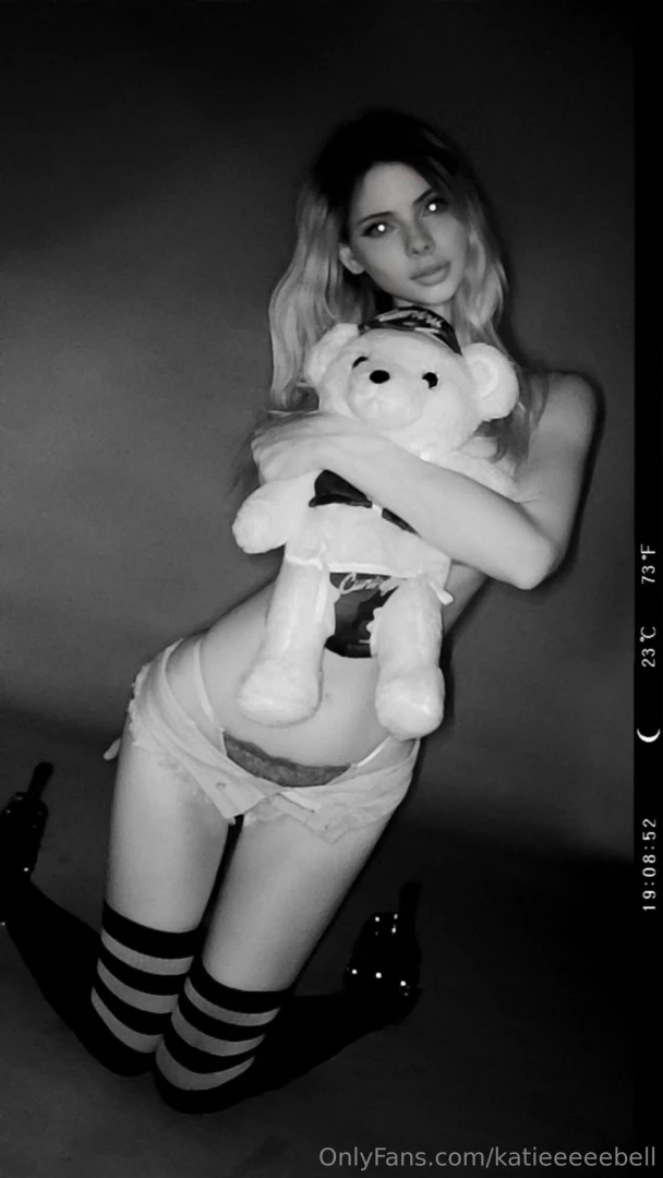 Another lil preview the shoot i have coming out in the next couple 