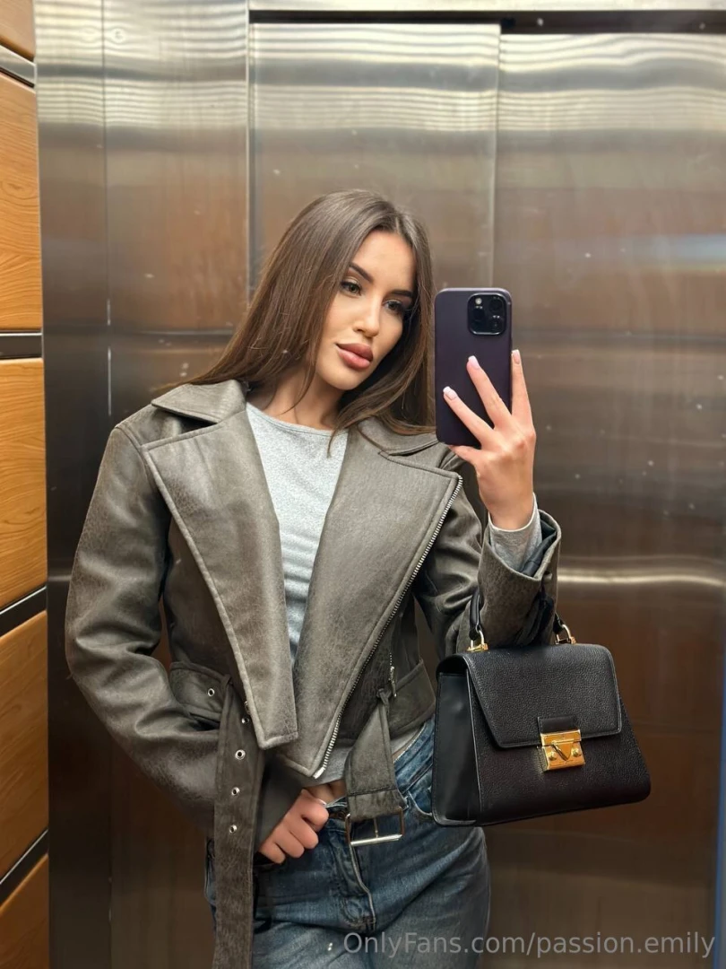 What do you like most about a girl what do you pay attention to when 