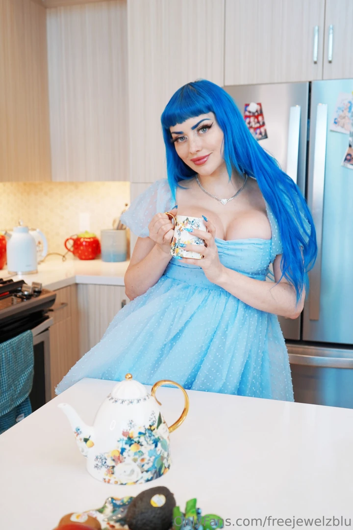 You re just in time for the tea party 