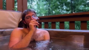 Made it to the cabin we got super stoned and got right in the tub who