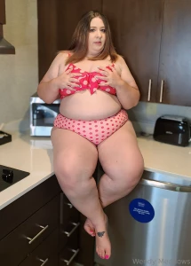 Sitting up here like the treat i am wanna unwrap me daddy