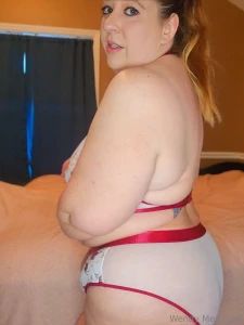 Let me lure you in with some sexy pics