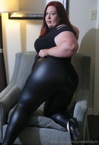 Like me in tight leather leggings