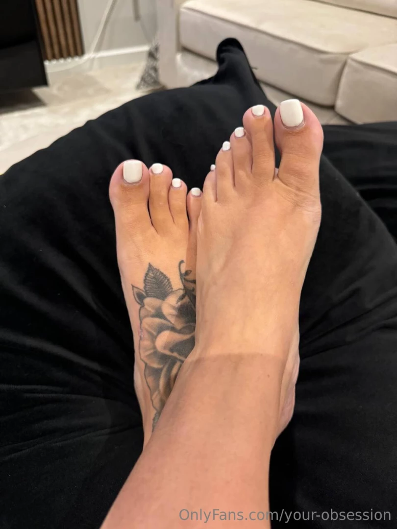 Get your tongue in between my toes bitch 