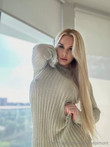 Serving curves and temptation but oops looks like my dress couldn t part 1