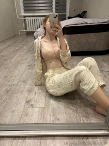 Happy moving me there is a big beautiful mirror here i like it we