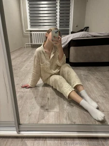 Happy moving me there is a big beautiful mirror here i like it we part 1