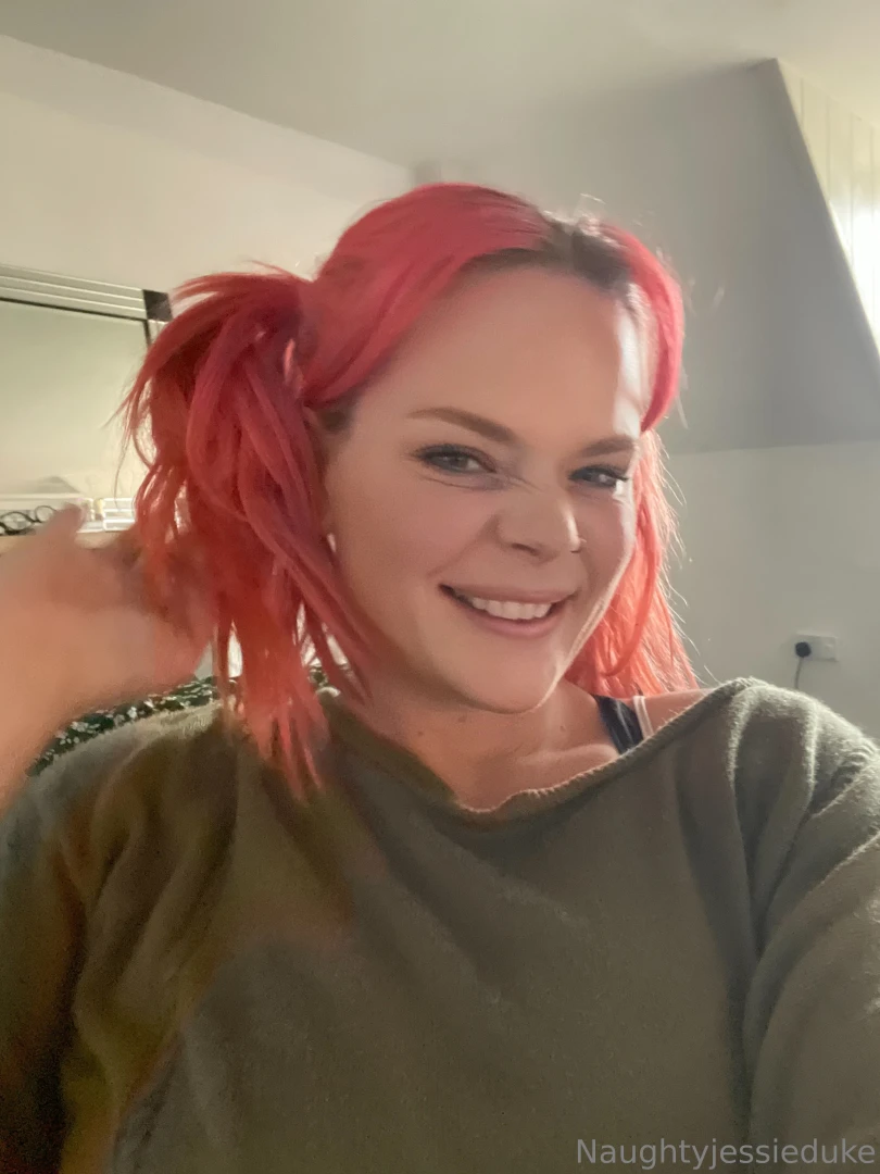 Want a voicenote or a sleepy selfie before bed 