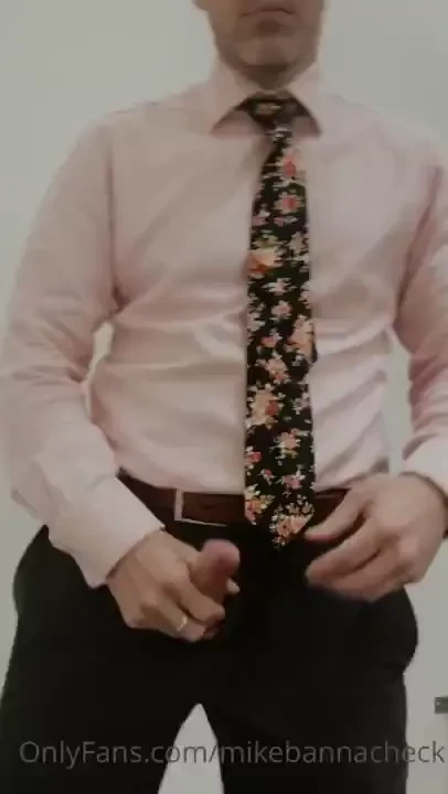 So horny at work i cum in two minutes 