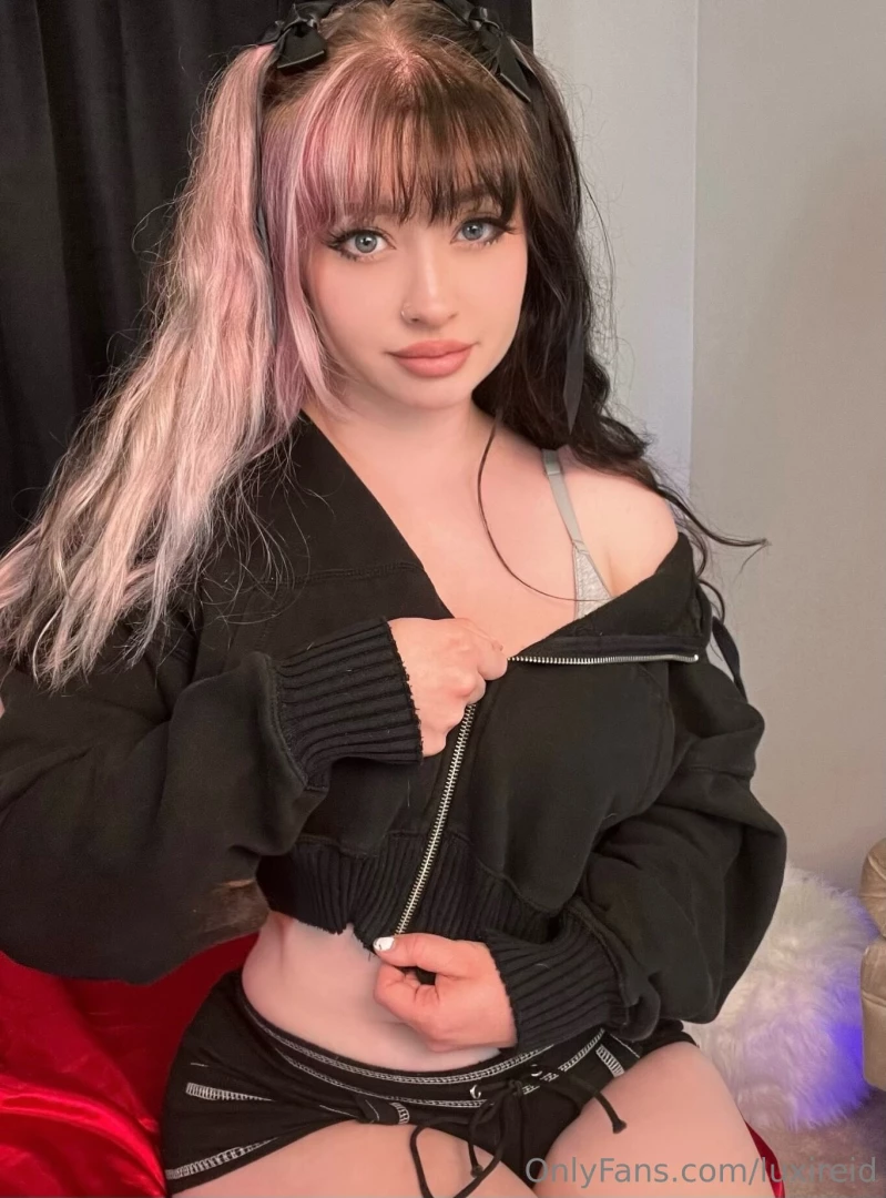 Do i give out goth girl vibes 