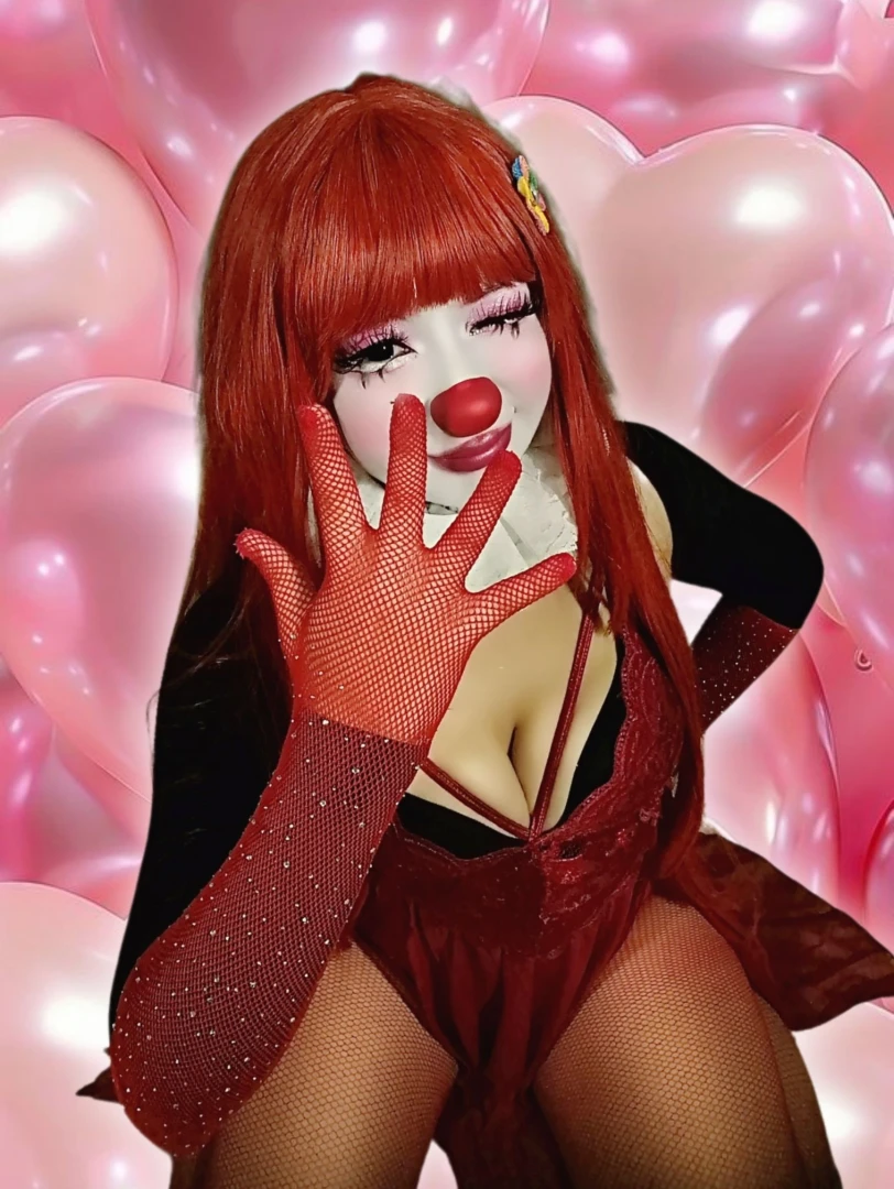 Warning honkers ahead let s just say there s a wholeeee lotta boobee 