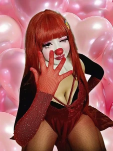 Warning honkers ahead let s just say there s a wholeeee lotta boobee