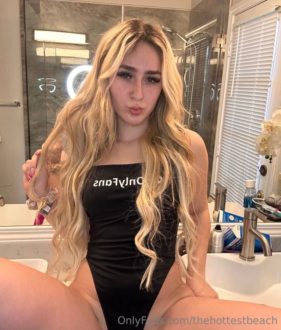 Shes cumming on live now blonde and horny slut kekebanksxx kekebanksxx part 2 