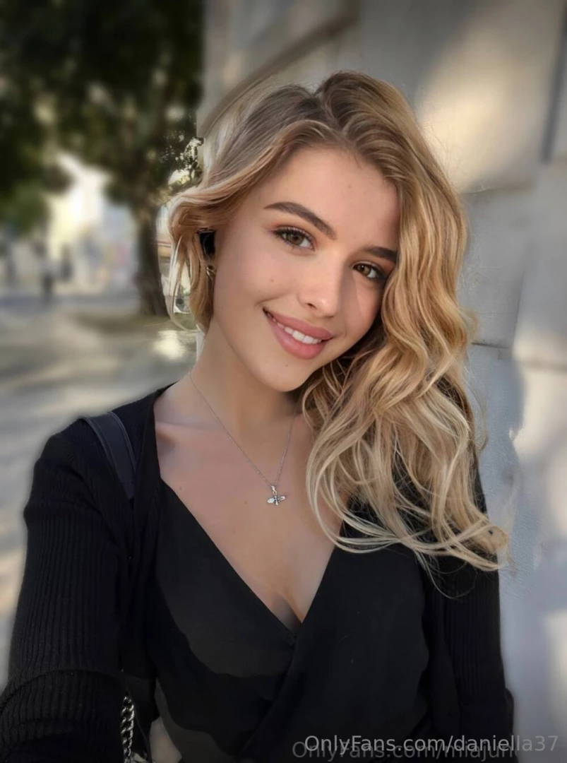 Oooh so sexy miajunefree has something really wet and deep enjoy her part 391 