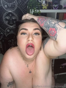 Hold my hair back whilst i go down on you part 1