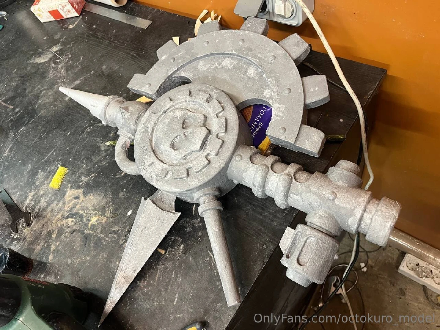 A little behind-the-scenes tease from my latest video 