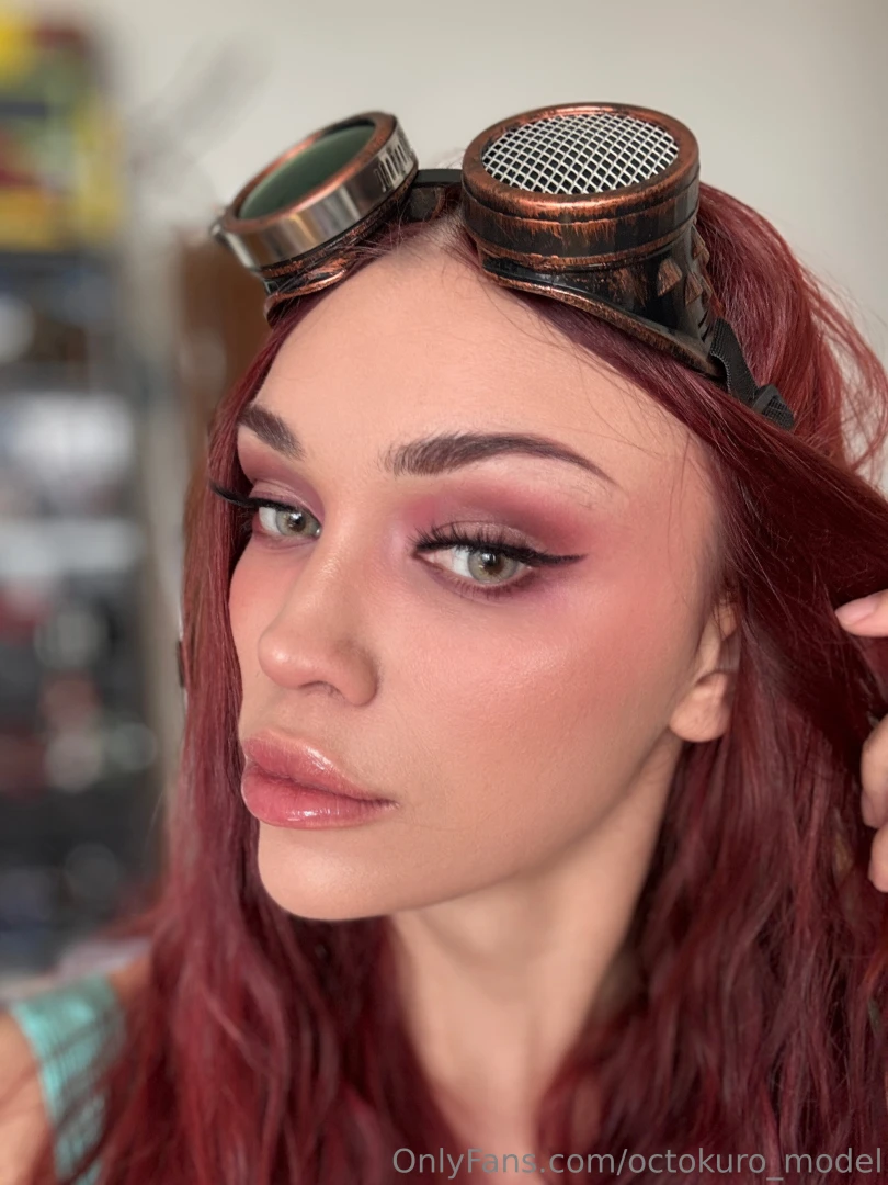 A little behind-the-scenes tease from my latest video part 1 