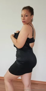 Hi i need help to zip up the zipper can you help me