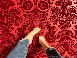 Lady in red part 409