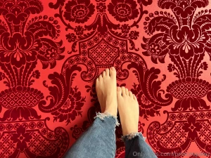 Lady in red part 413