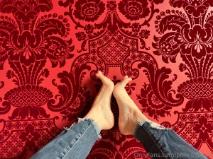 Lady in red part 412