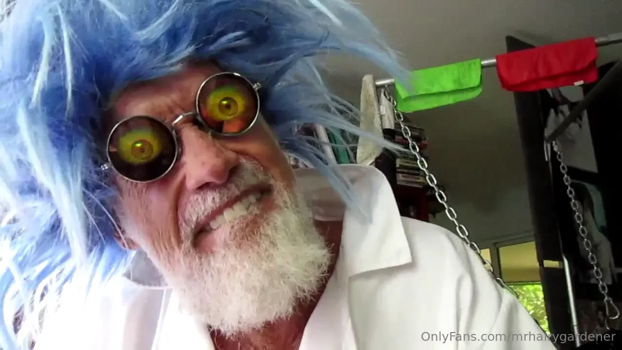 A short prequel to my halloween special dr jerkoff and mr mature a 