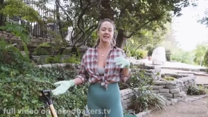 Found this gardening video that i filmed a few months ago rewatching