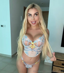 I m not touching myself in this photo but i was 2 minutes later guess