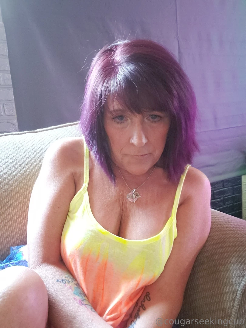 Hey alexa play somebody come get her 