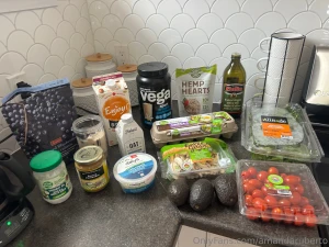 Cooking breakfast on live today come join