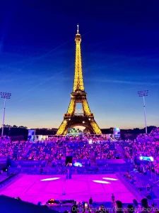 I was on top of the eiffel tower in this pic