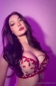 Always feel so beautiful in red part 7