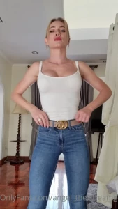 Skinny jeans are so tight to my pussy i tried on the first jeans i