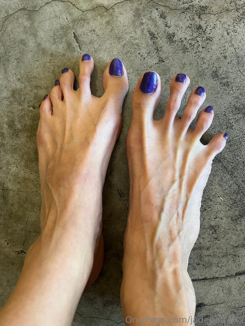 Comment veinous if you like to see the veins in my feet 