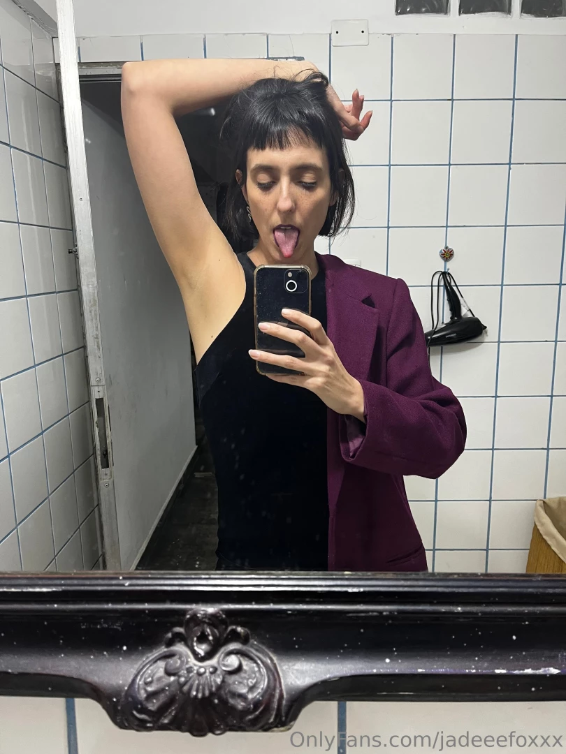 Say yes if you are an armpit fetishist too 