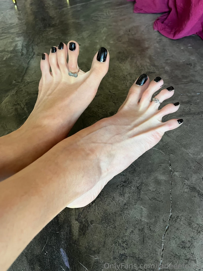 Do you like how the rings look on my toes 