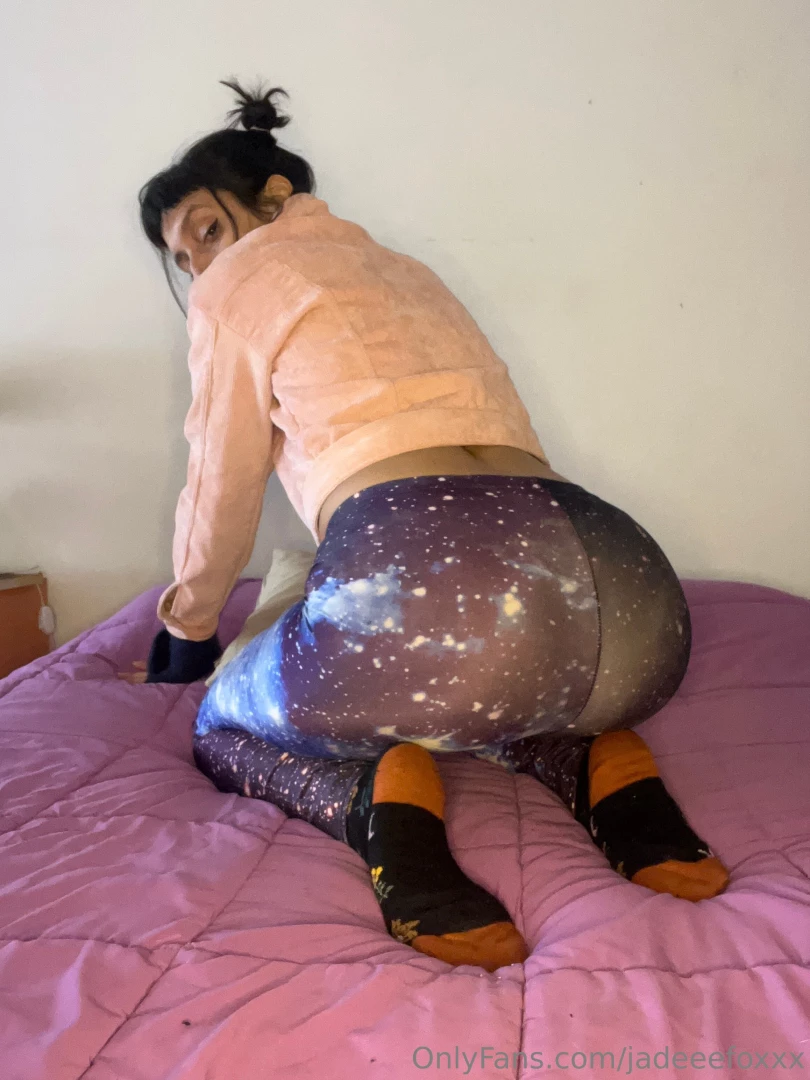 Cold saturday how would you warm my feet 