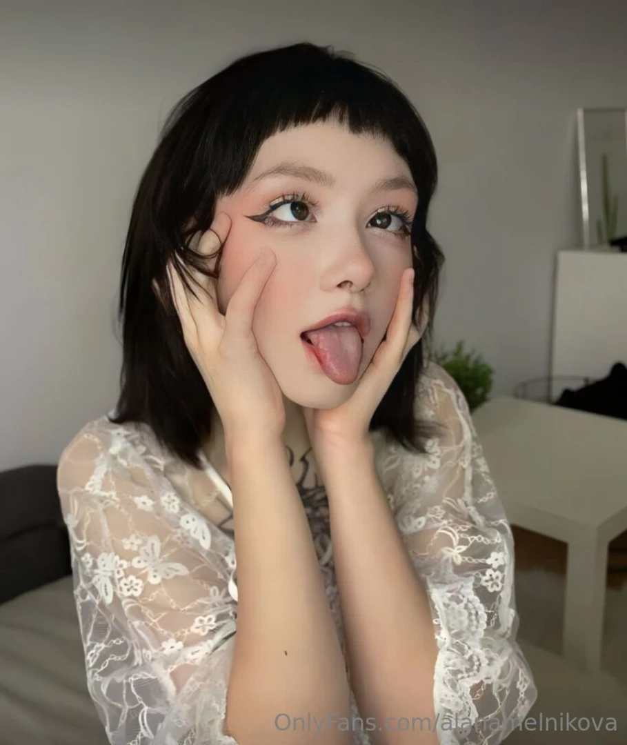 Slutty babe byebblue1 loves to shake in orgasm when she play with her part 93 