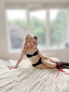 Im like lil housecat really i just want someone to pet me - at risk of