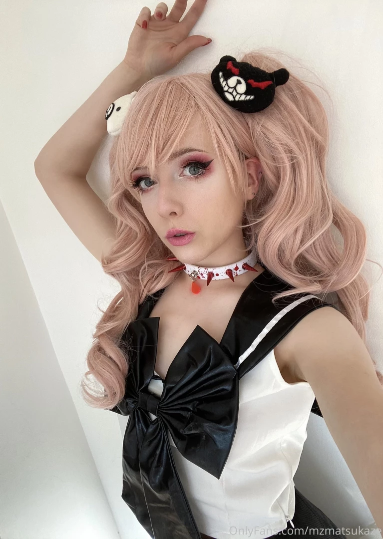 I know i shouldn t play junko so innocent like a princess but it looks 