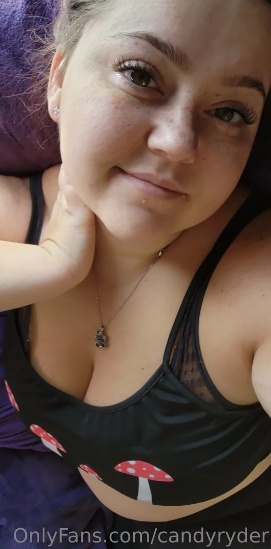 Your favorite milf checking in hope i make you cum today 