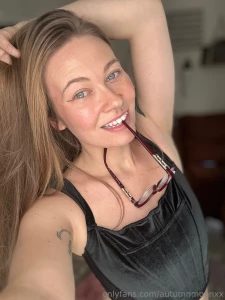 Just a girl in a black top waiting for you to make the first move