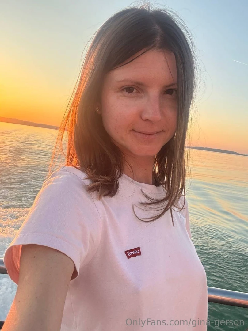 I have too many clothes on me don t you think so 